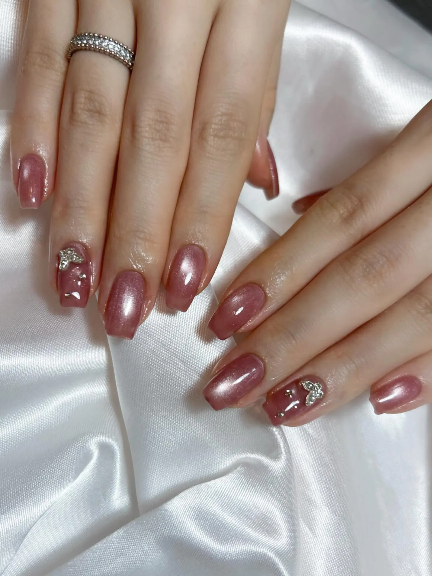 血色感たっぷりのマグネットネイル♡