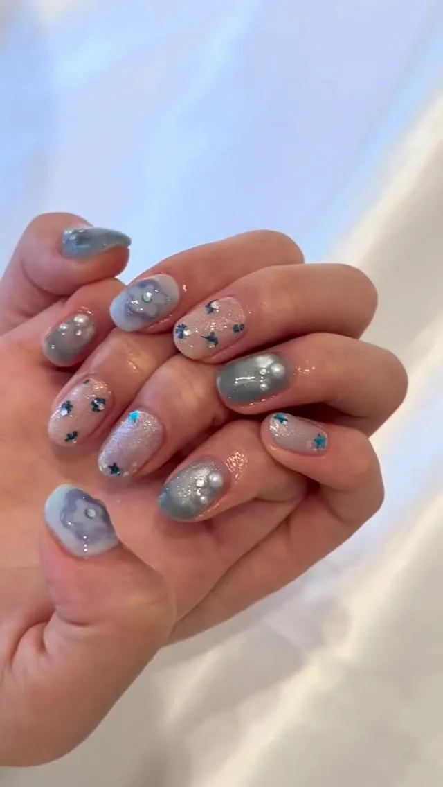 押し花のはいった春ネイル💙